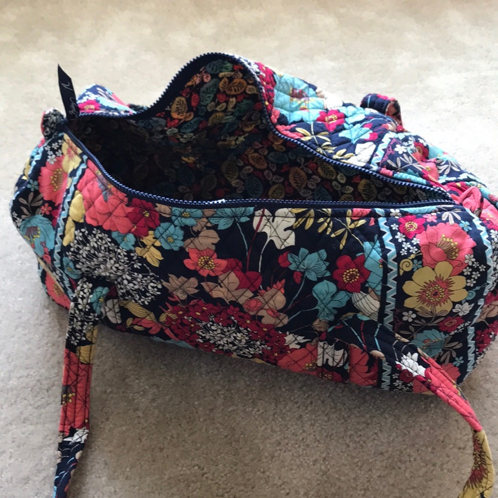 ❌SOLD❌Vera Bradley Happy Snails - Picture 1 of 3